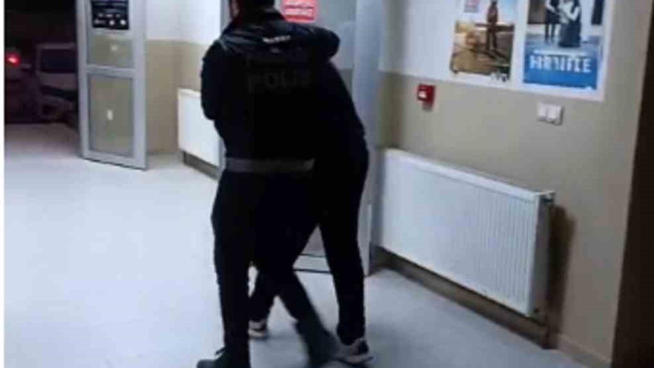 Hatay'da Uyuşturucu ve Hırsızlıktan 19 Yıl 2 Ay Hapisle Aranan Şahıs Samandağ'da Yakalandı