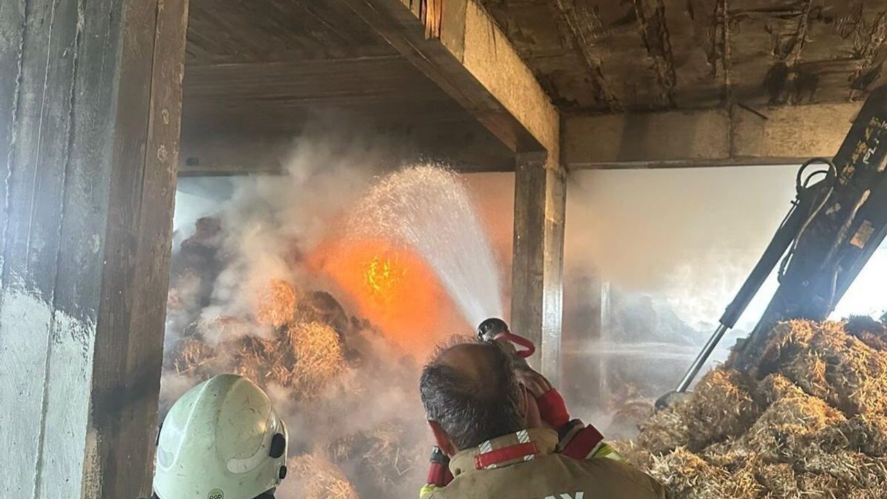 Hatay'ın Samandağ ilçesinde samanlık yangını 10 saatte kontrol altına alındı