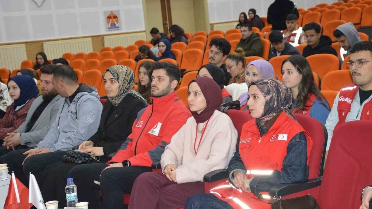 Havza'da Genç Kızılay Buluşması: Yönetim Toplantısı ve Film Gösterimi