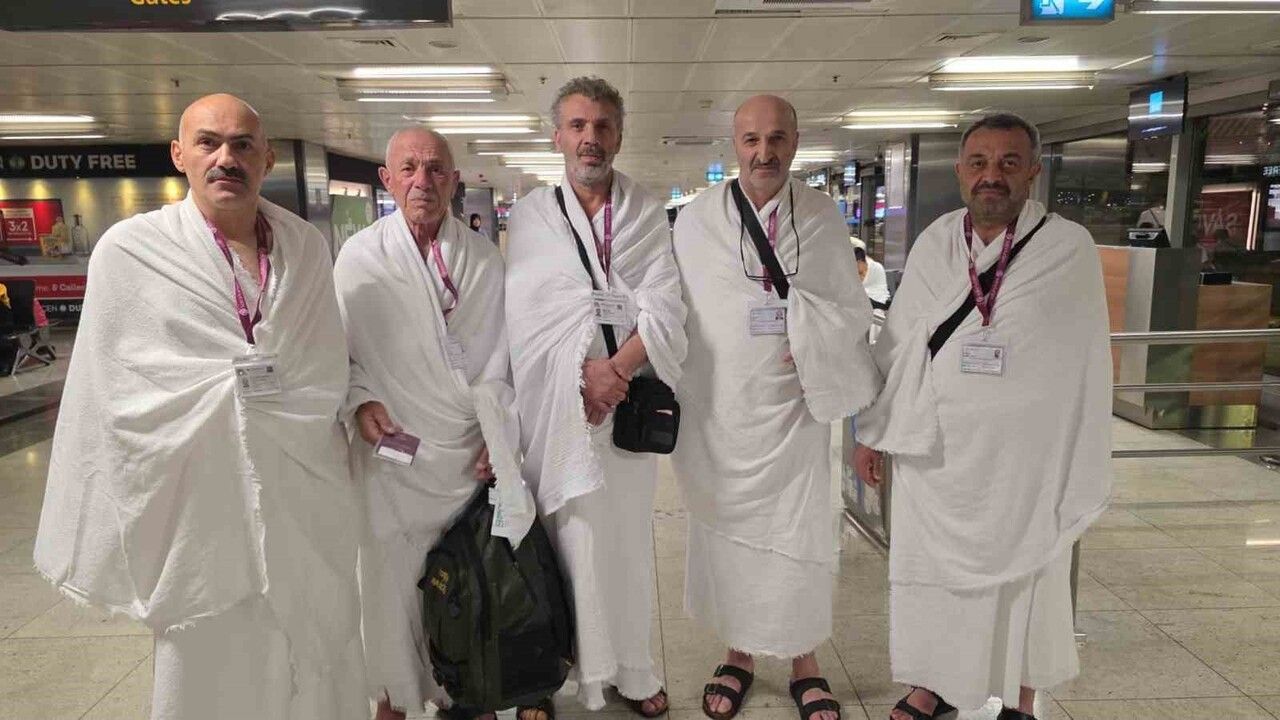 Hayrat’ta 'Gönlüm Kabe Projesi' kapsamında 11 şehit yakını ve gazi umreye gönderildi