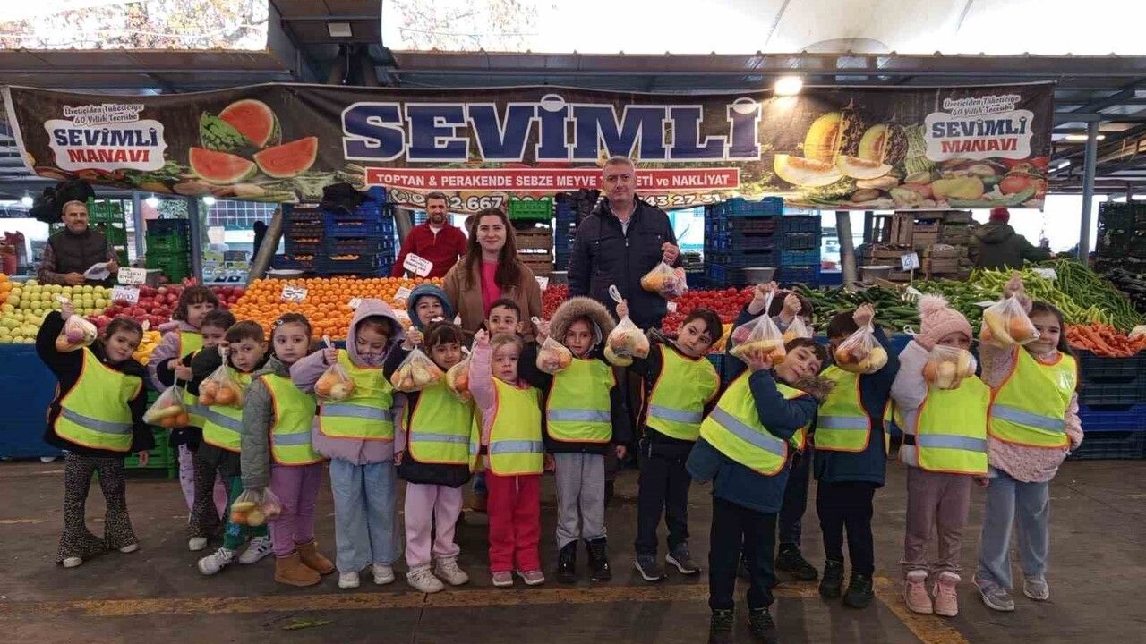 Hayriye-Hayrullah Saki Anaokulu Öğrencileri Çaycuma Pazarında Yerli Malı Haftasını Anlattı