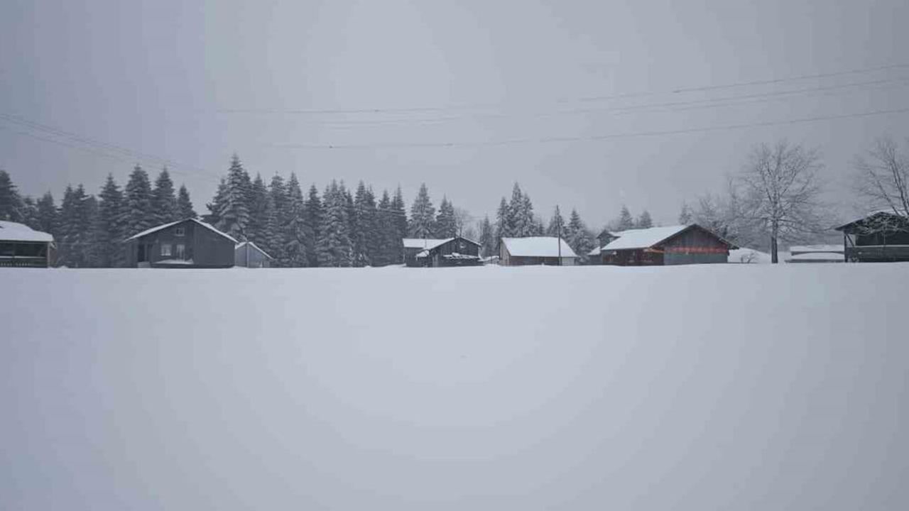 Hendek'te yoğun kar ve buzlanma nedeniyle taşımalı eğitime 30 Aralık'ta 1 gün ara