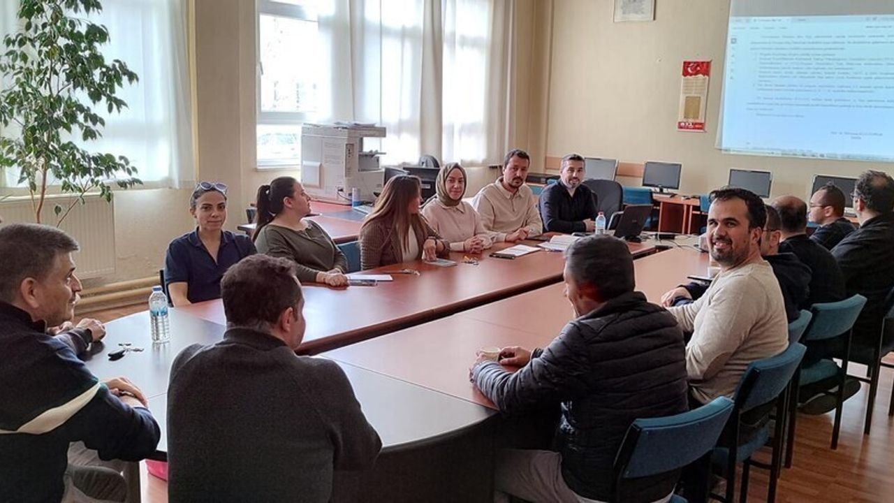 Hisarcık MYO’da "Bologna Bilgi Paketi ve Ders Tanım Formu Hazırlama" eğitimi gerçekleştirildi