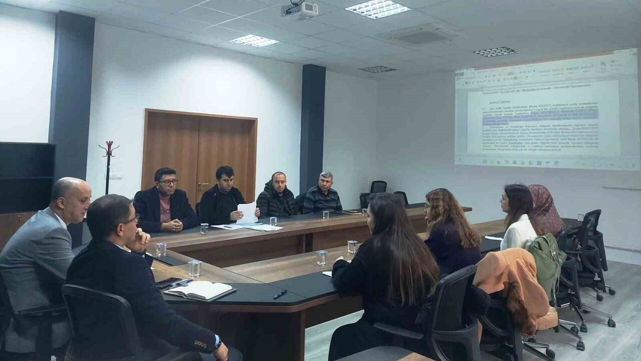 Hisarcık’ta 10 iş günü sürecek branş öğretmenleri toplantıları başladı