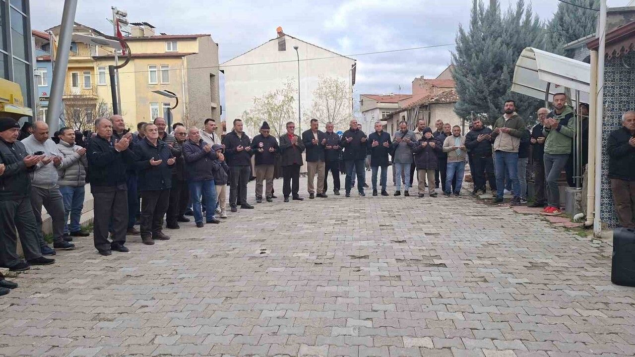 Hisarcık'ta 6 kişilik umre kafilesi dualarla kutsal topraklara uğurlandı