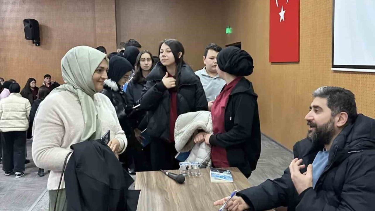 Hisarcık'ta ÇEDES Kapsamında 'Esir Türkler, Müslüman Doğu Türkistan Halkı' Söyleşi ve Kitap Tahlili