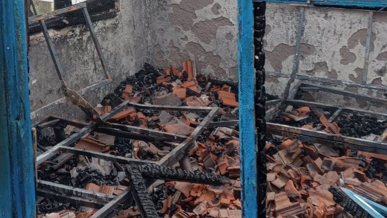 Hisarcık’ta deprem konutunda yangın: tek katlı konut kullanılamaz hale geldi
