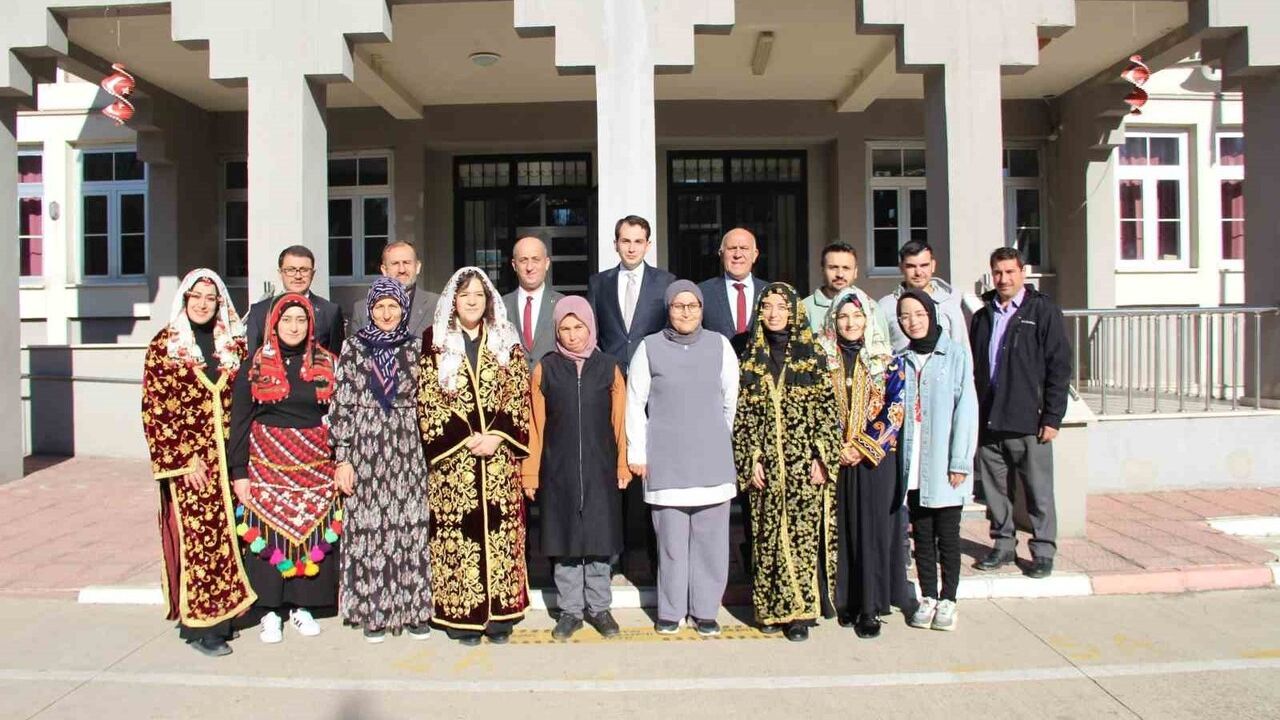 Hisarcık'ta Dereköy Şehit Fatih Seven İlk ve Ortaokulu'nda Yerli Malı Haftası Etkinliği