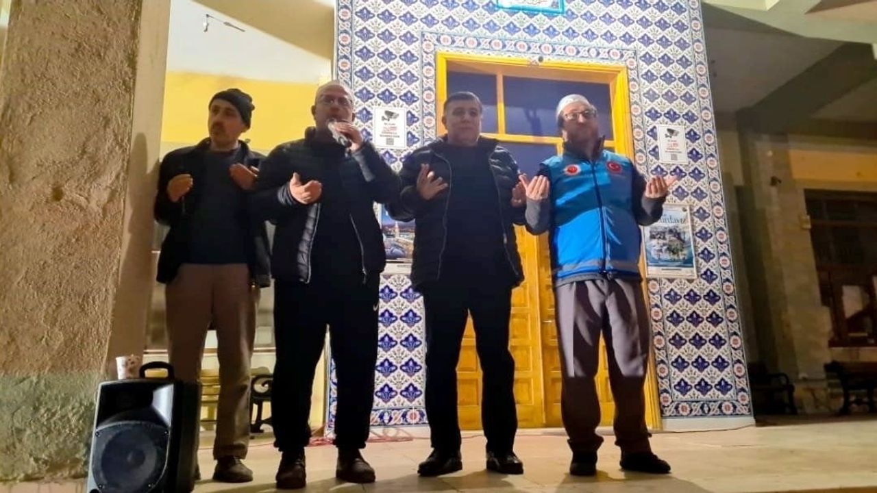 Hisarcık ve Emet'ten 33 Kişilik Umre Kafilesi Dualarla Kutsal Topraklara Uğurlandı