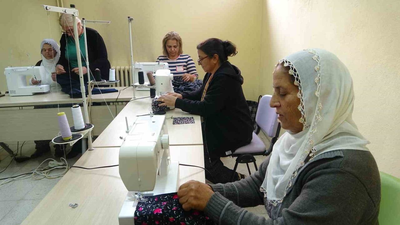 Hozat'ta 25 Yıllık Dikiş Kursu: Kadınlar Yöresel Üretimle Aile Bütçesine Katkı Sağlıyor