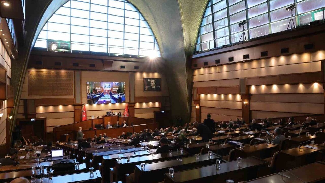 İBB Meclisi İSPARK Ücretlerini Onayladı: Otopark Tarifelerine Yüzde 62,5’e Varan Zam 1 Ocak 2026’da Yürürlükte