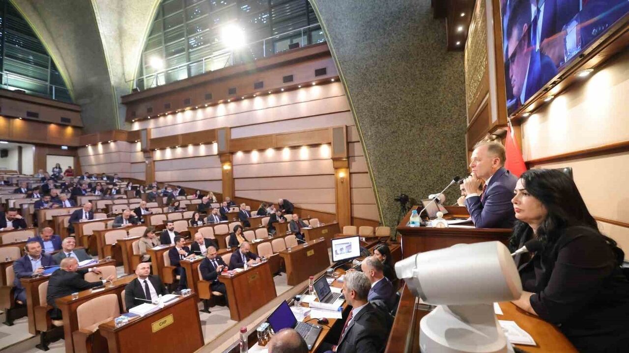 İBB Meclisi'nde İSBİKE tartışması: Hurdaya çıkan bisikletler oturumu gerdi