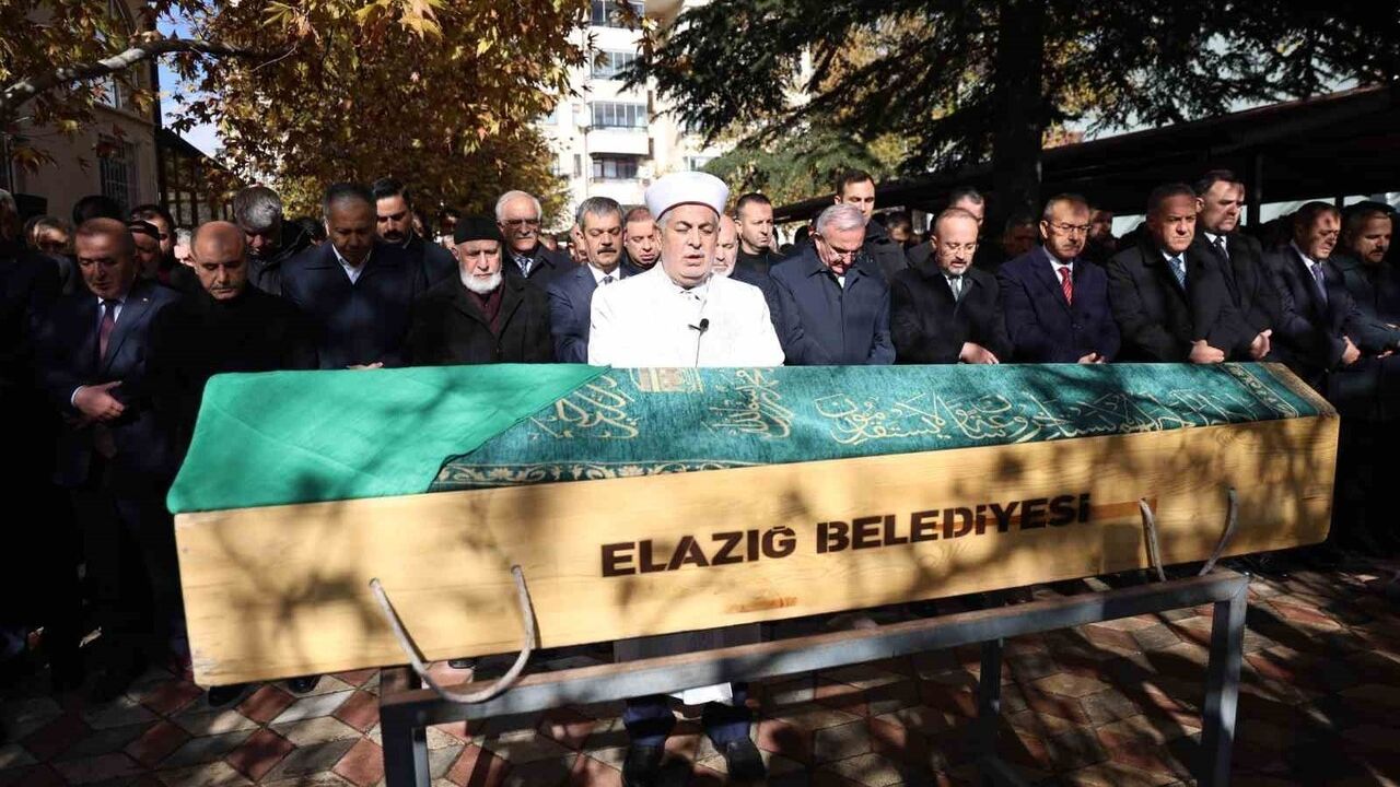 İçişleri Bakan Yardımcısı Mehmet Aktaş’ın annesi Safiye Aktaş Elazığ’da defnedildi