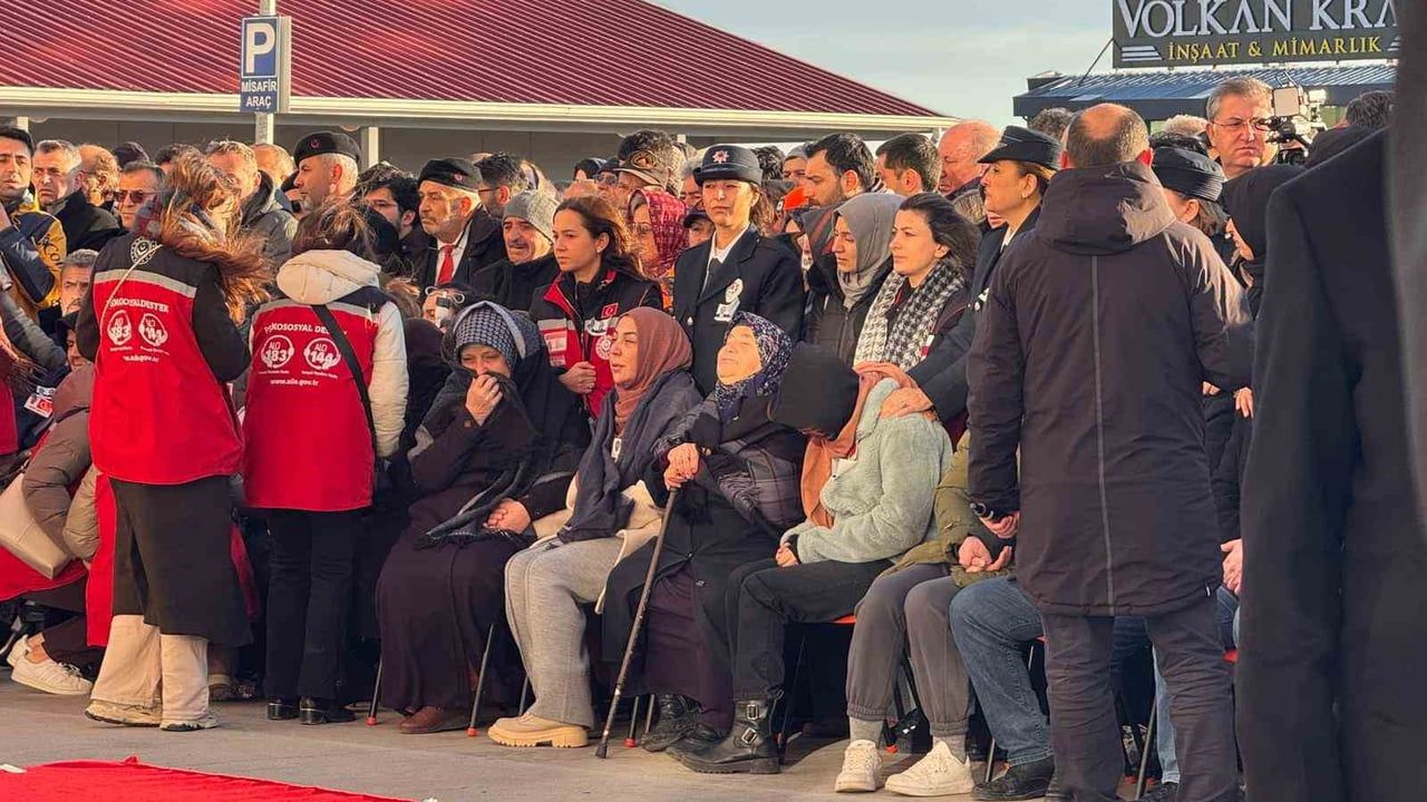 İçişleri Bakanı Ali Yerlikaya, Yalova'da şehit edilen 3 polis için düzenlenen törende konuştu