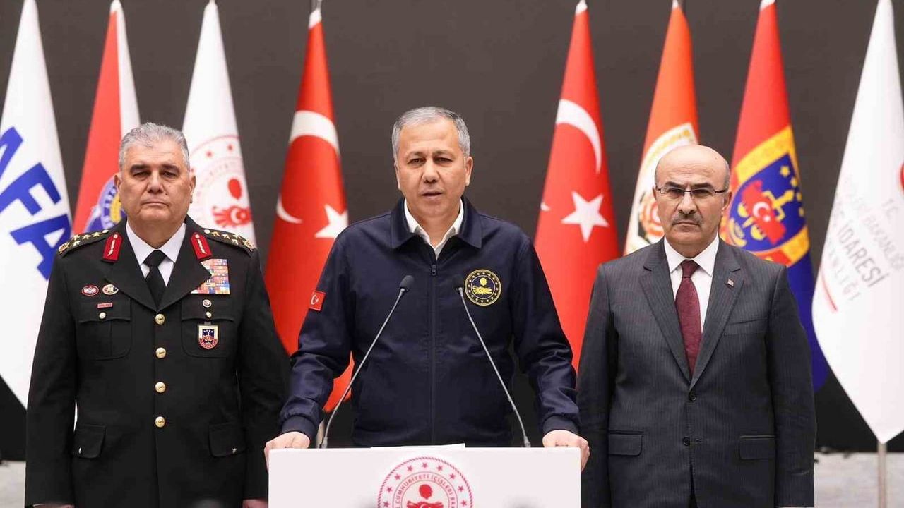 İçişleri Bakanı Ali Yerlikaya: Yalova’daki DEAŞ operasyonunda 3 polis şehit, 8 polis ve 1 bekçi yaralandı