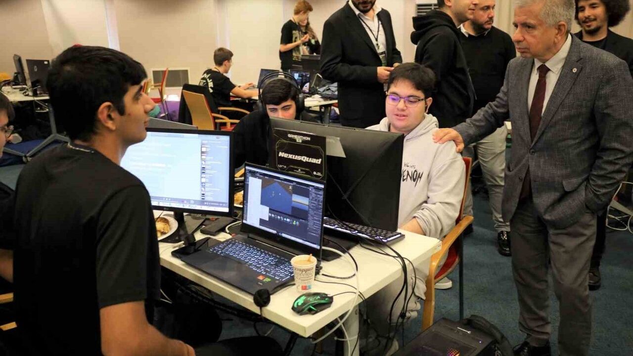 İEÜ Gameathon 5.0: Liseliler 24 saatte oyun geliştirdi, 'Buzzertal 3' birinci oldu