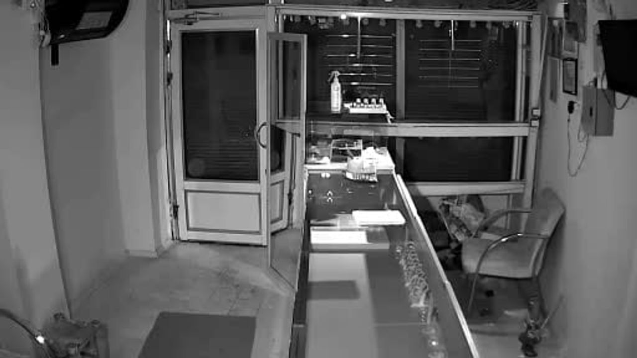 Iğdır'da kuyumcu soygunu: motosikletli şüpheli 5-6 kilo altınla kaçtı