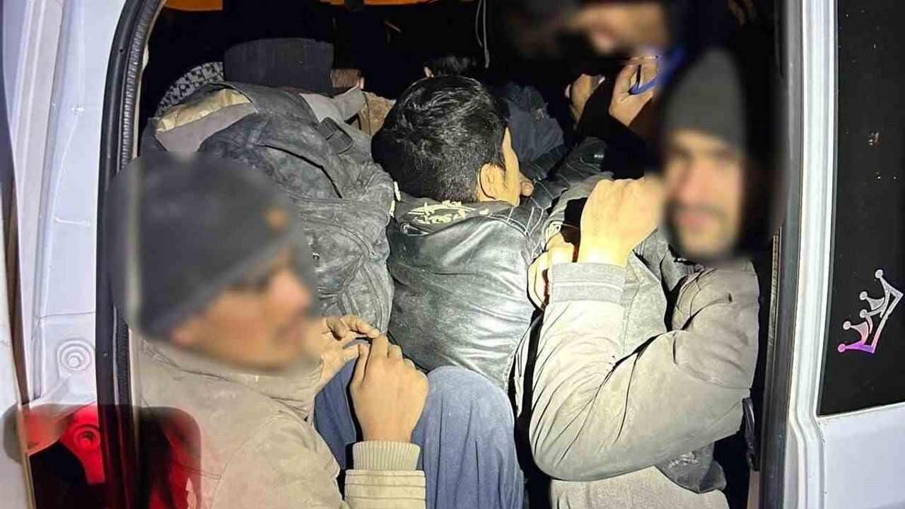 Iğdır’da Uygulama Noktasında 12 Düzensiz Göçmen ve 2 Organizatör Yakalandı
