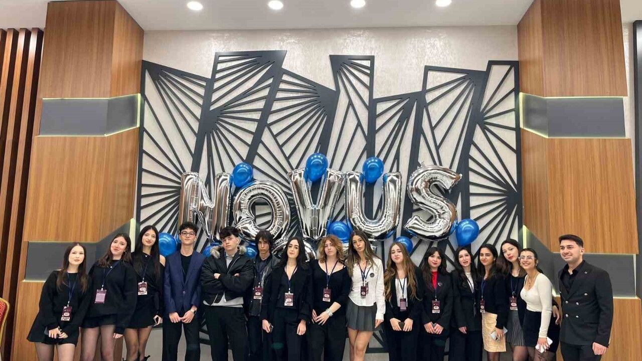 İGÜ'de Novus 'Sosyal Medya ve Gerçeklik Algısı' Çalıştayı: Gençlerin Dijital Okuryazarlığı ve Etik Tartışıldı