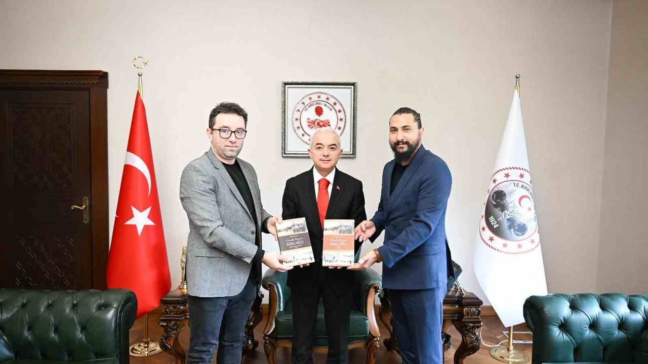İki Ciltten Oluşan 'Dünden Bugüne Kırklareli' Vali Uğur Turan'a Takdim Edildi