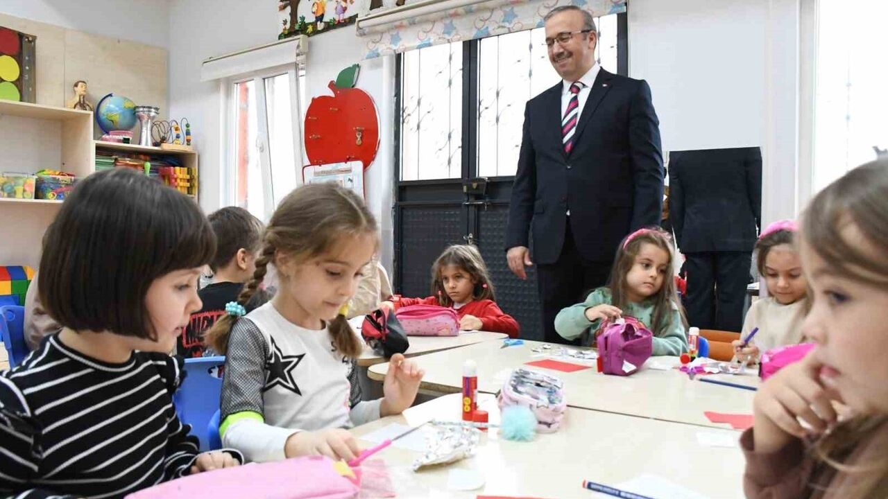 İl Milli Eğitim Müdürü Sinan Aydın Avukat Mail Büyükerman Anaokulu'nu ziyaret etti