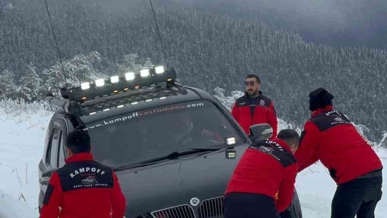 Ilgaz Dağı'nda KAMPOFF üyelerinin lastikle kayma etkinliği