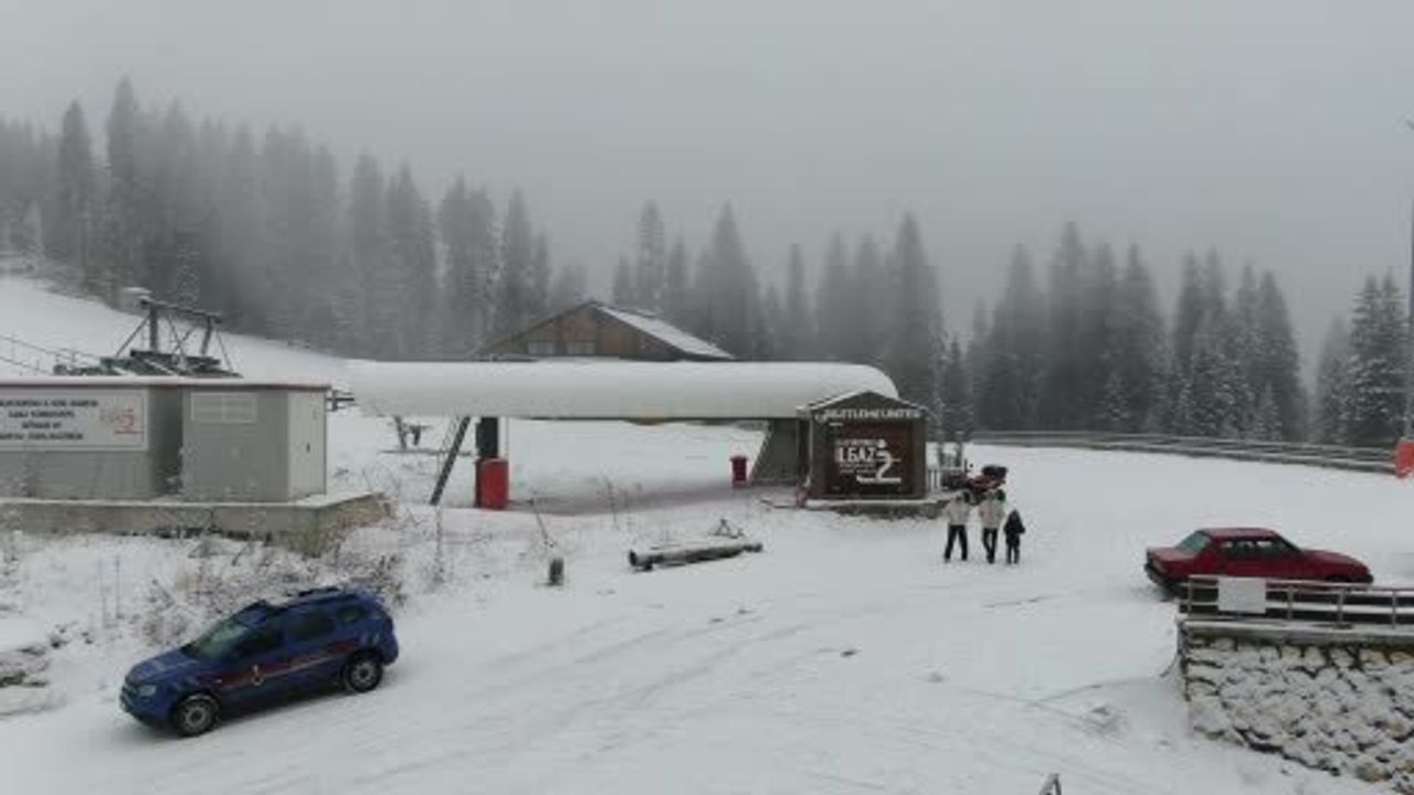 Ilgaz Dağı'nda kar 20 santimetreye ulaştı — Yurduntepe Kayak Merkezi beyaza büründü