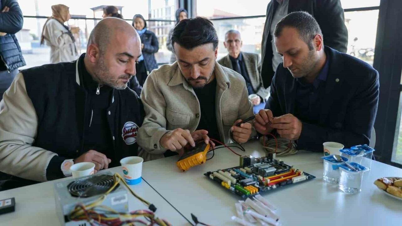 İlkadım'da elektronik atık farkındalığı: 'Elektronik Tamir ve Gözlem Atölyesi' düzenlendi