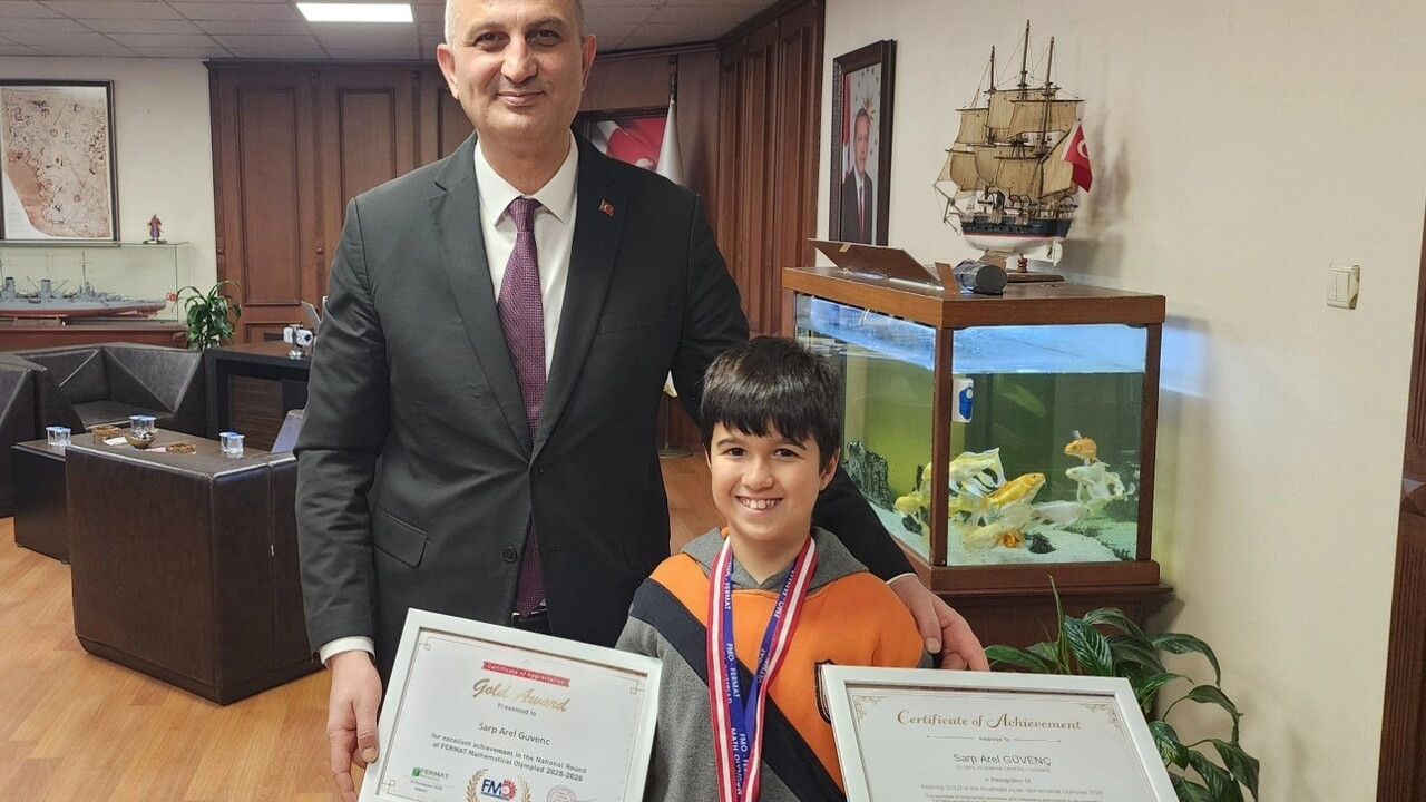 İlkokul Öğrencisi Sarp Arel Güvenç, Matematik Olimpiyatlarında 3 Altın Madalya Kazandı
