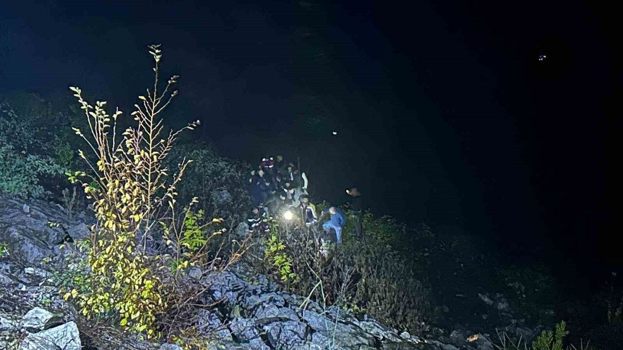 İnebolu'da otomobil 25 metrelik şarampole yuvarlandı: sürücü yaralandı