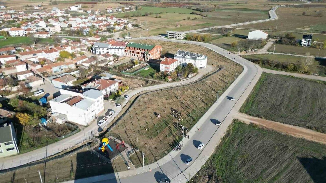 İnegöl Akhisar’da 13 dönümlük koruluk tamamlandı: 572 fidan toprakla buluştu