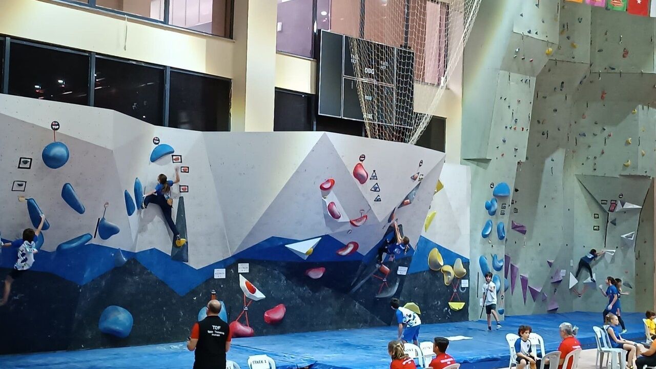 İnegöl Belediye Spor Kulübü, Isparta Minik-Küçük-Yıldız Boulder Yarışmasında 2’ncilik Madalyası Kazandı