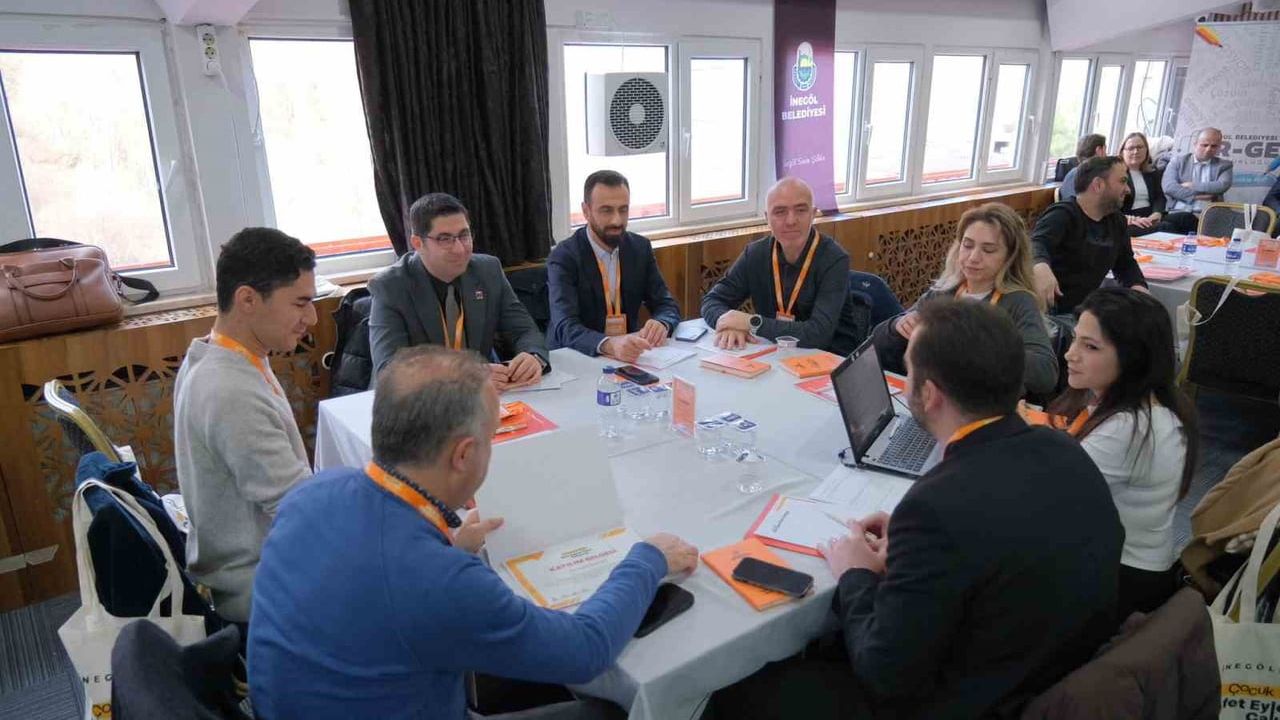 İnegöl Belediyesi 'Çocuk Odaklı Afet Eylem Planı Çalıştayı' düzenledi