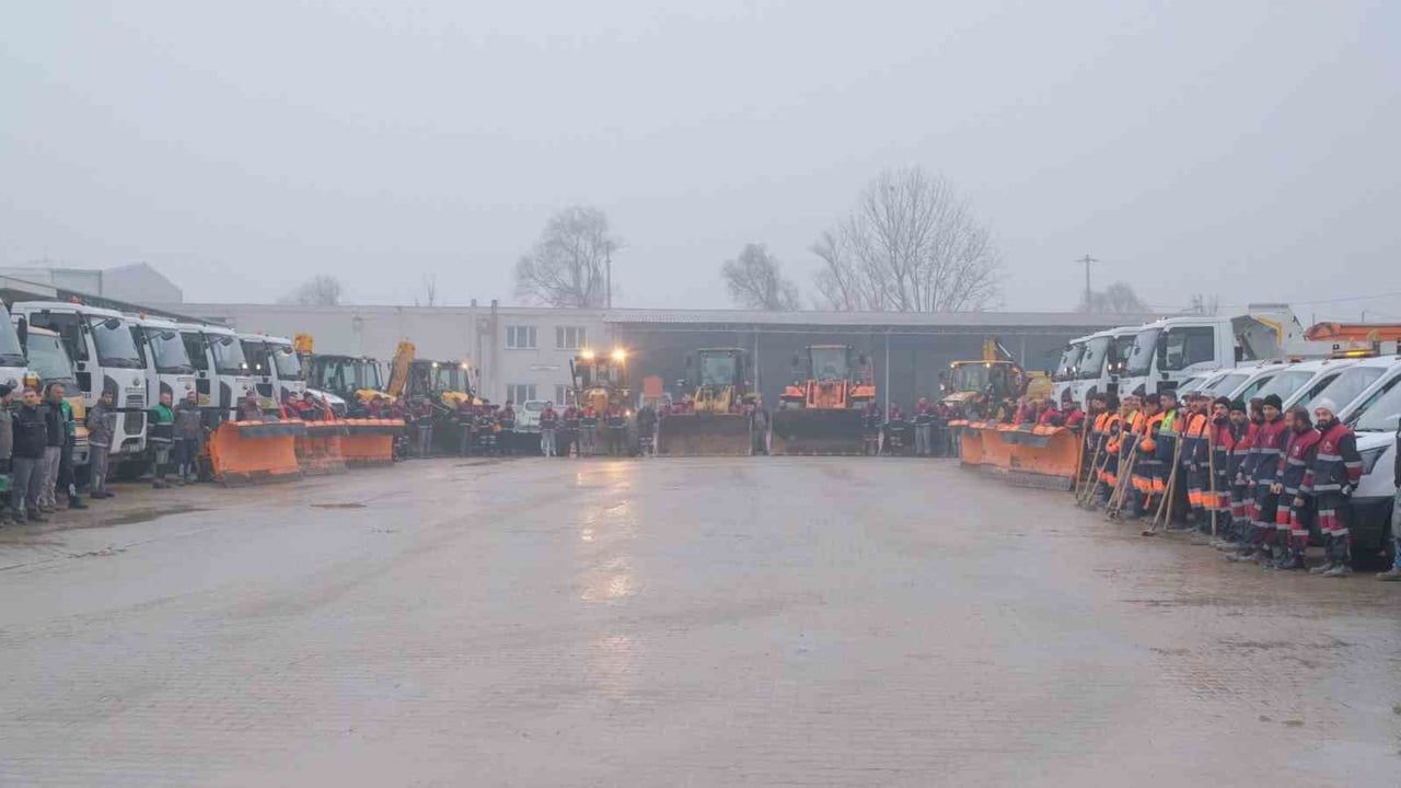 İnegöl Belediyesi kış hazırlıklarını tamamladı: 126 personel ve 30 araç hazır