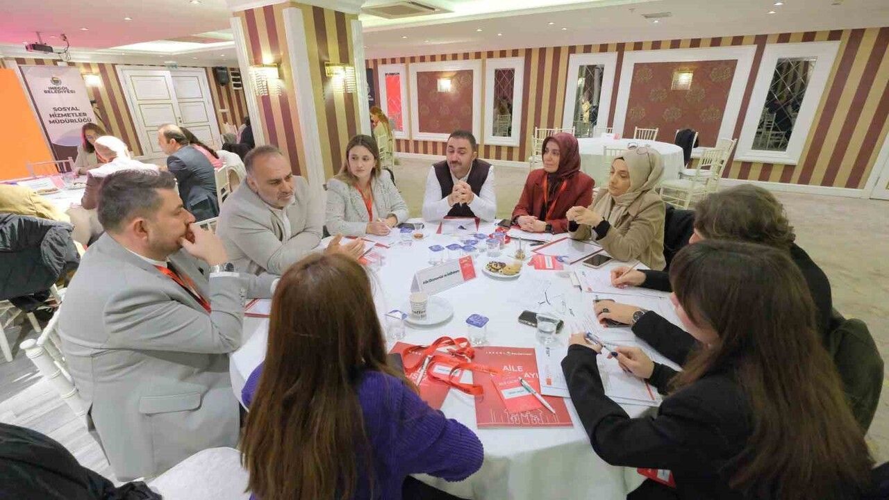 İnegöl'de 'Güçlü Aile Güçlü Toplum' çalıştayıyla aile politikalarında yol haritası belirlendi