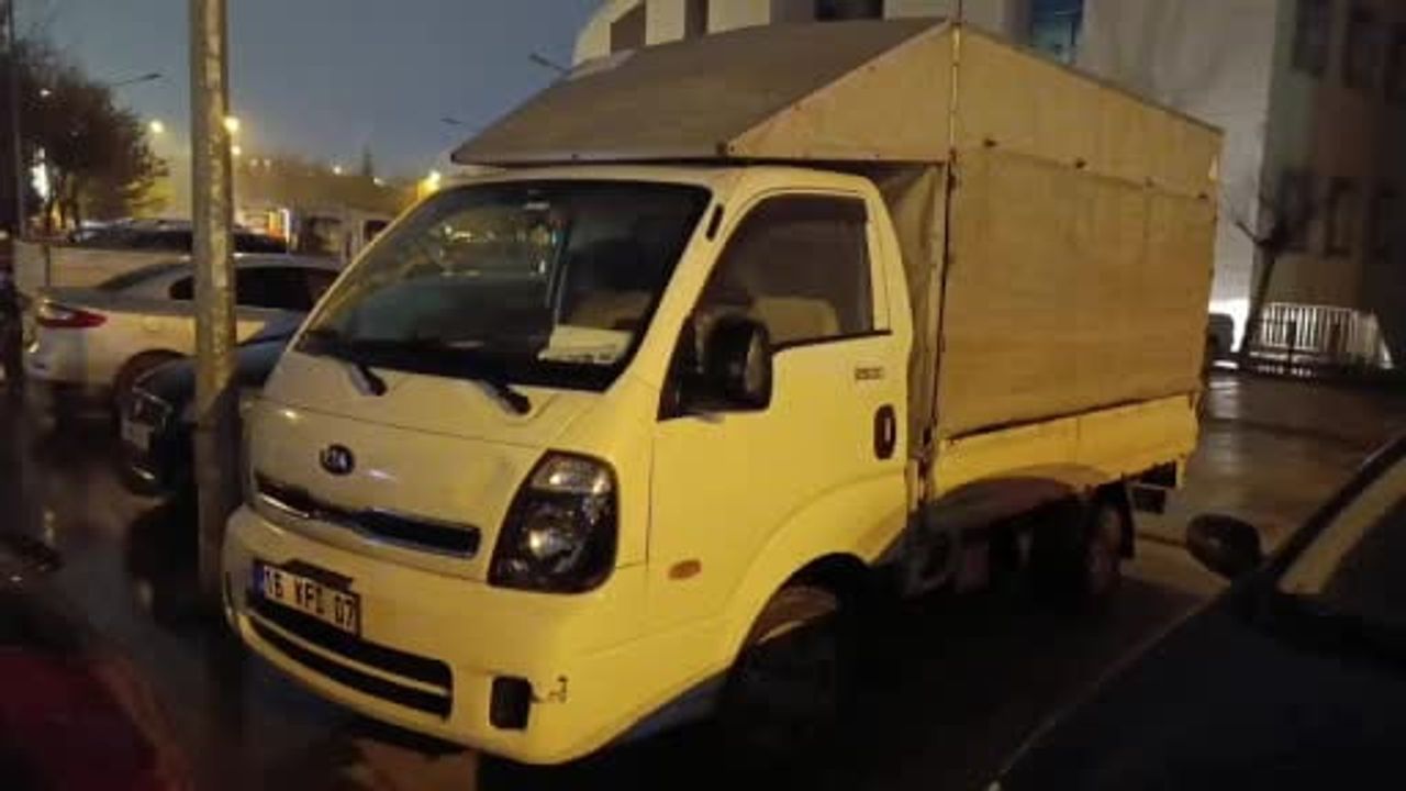 İnegöl'de kamyonetin çarptığı yaya yaralandı