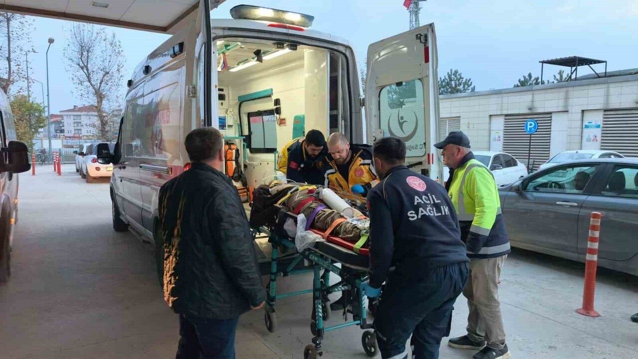 İnegöl'de kontrolden çıkan minibüs şarampole yuvarlandı: Sürücü ağır yaralandı