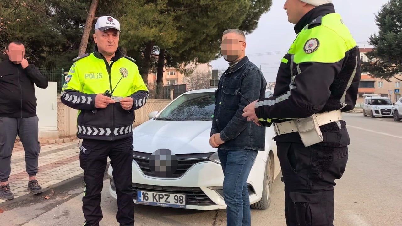 İnegöl'de korsan taksi operasyonu: 2 sürücüye toplam 92.784 TL ceza, araçlar 2 ay trafikten men