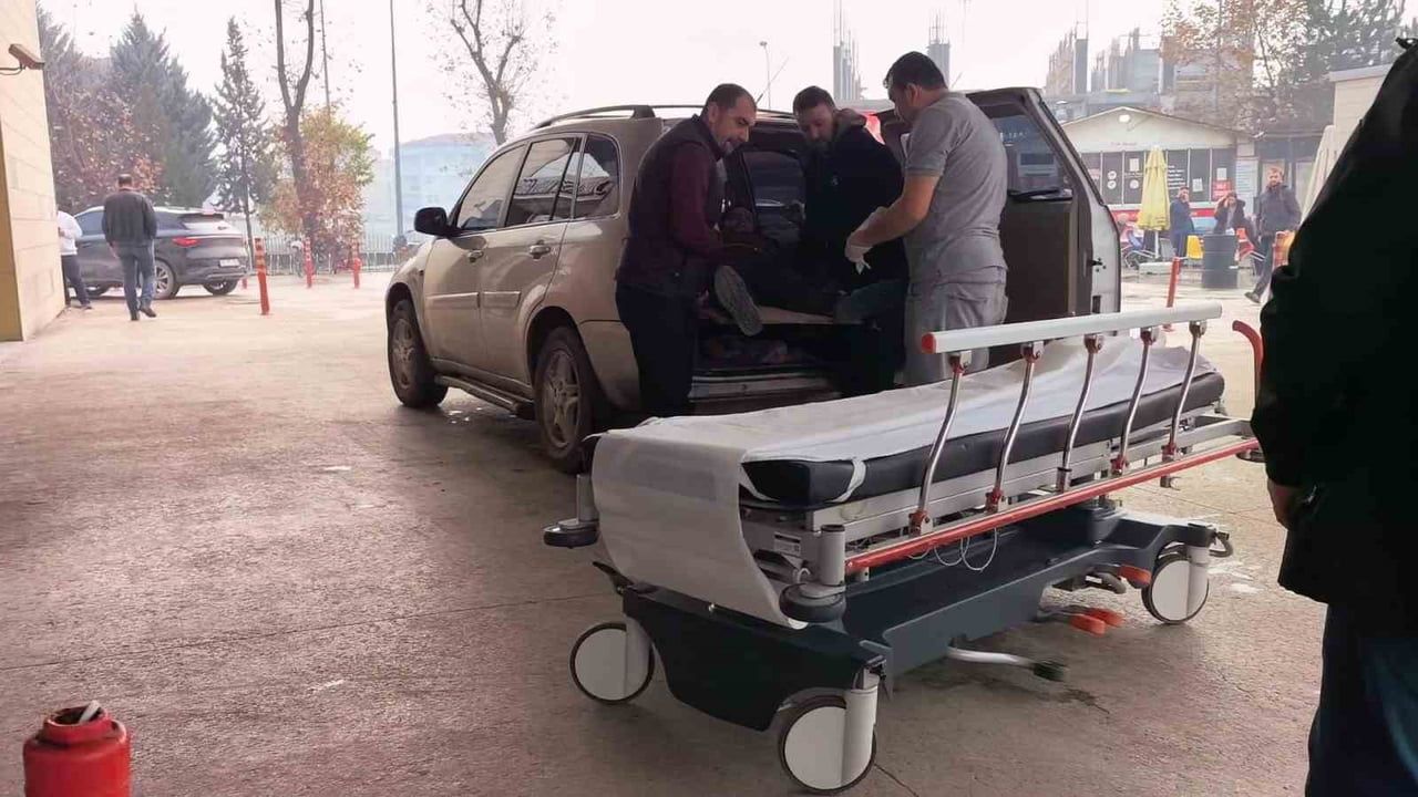 İnegöl'de mobilya fabrikasında istifli suntaların devrilmesi sonucu bir işçi yaralandı