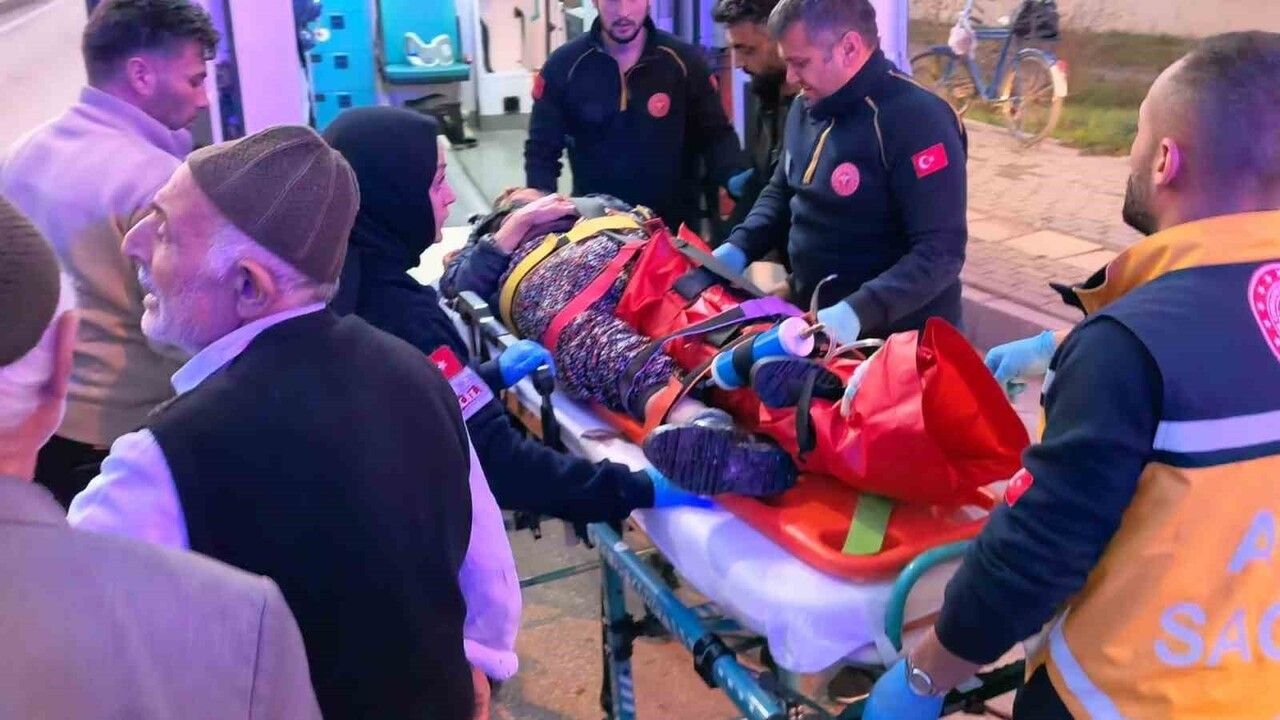 İnegöl'de motosikletin çarptığı kadın ve sürücü yaralandı