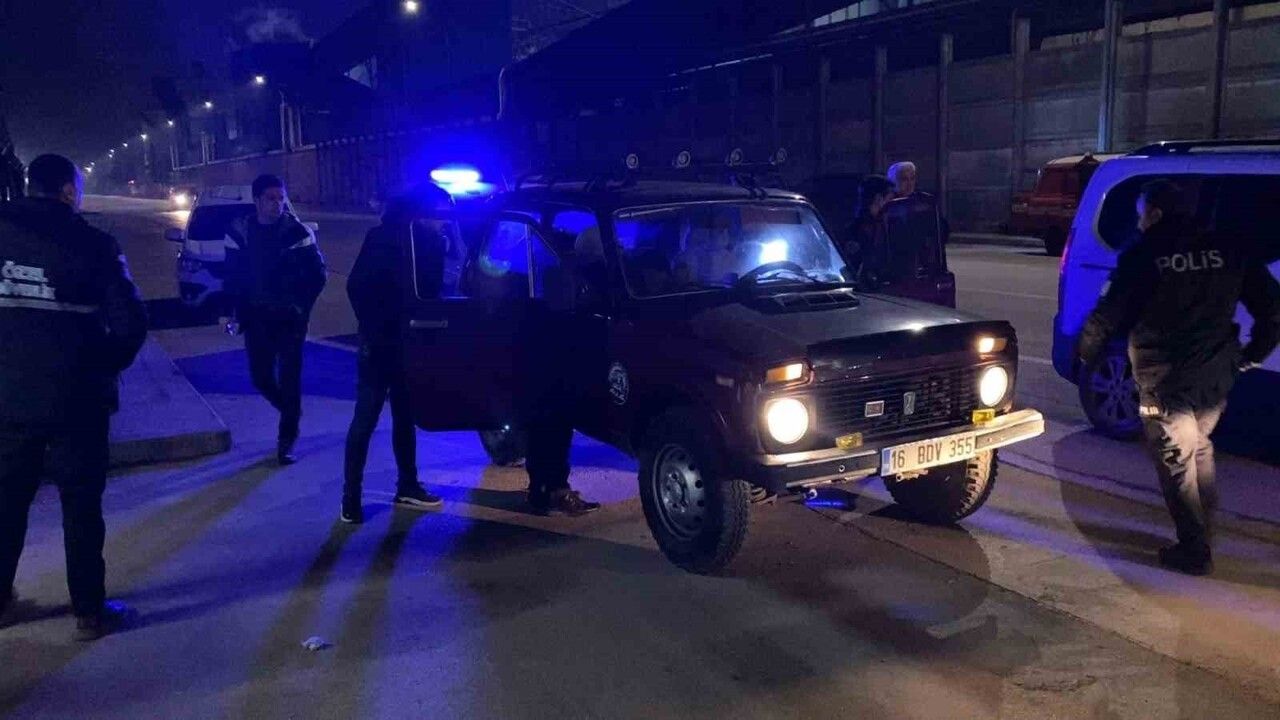 İnegöl’de polisin dur ihtarına uymayan 15 yaşındaki sürücü 10 km süren kovalamaca sonucu yakalandı