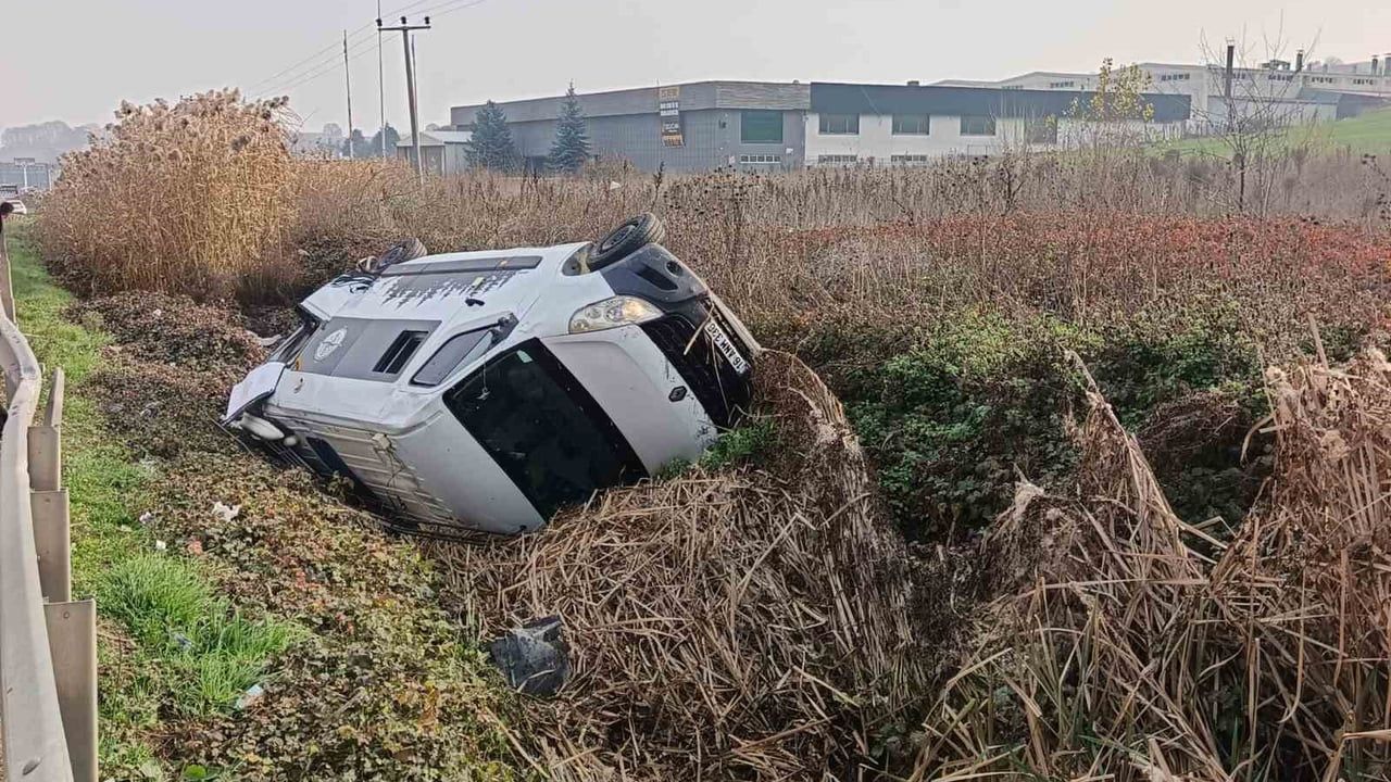 İnegöl'de tır ile karavan çarpıştı: kadın sürücü yaralandı