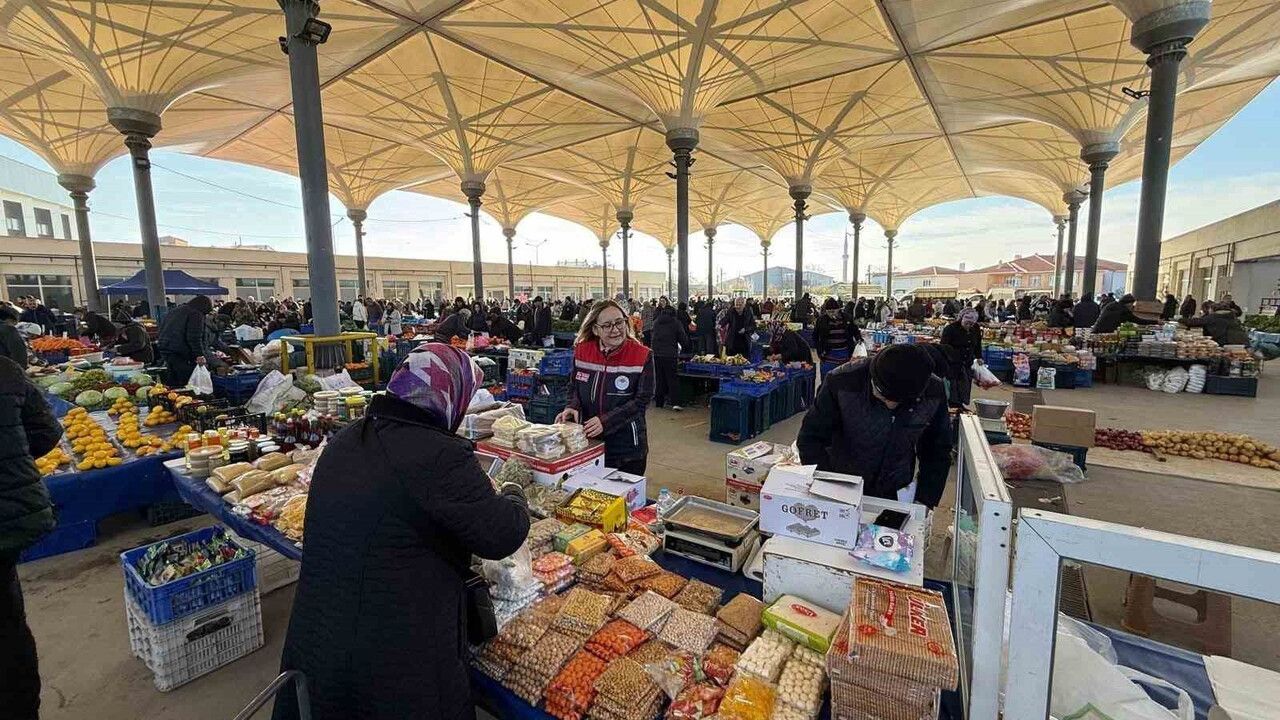 İpsala pazarında gıda ürünleri ve fiyatları denetlendi