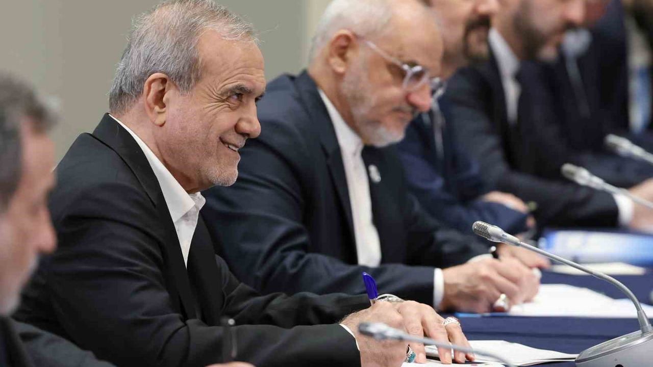 İran’dan Trump’ın Açıklamalarına Yanıt: Pezeşkiyan ‘Her Türlü Saldırıya Sert Karşılık Verilecektir’