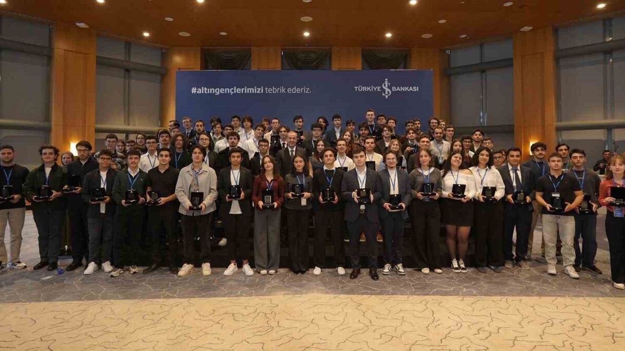 İş Bankası'nın 'Altın Gençler' geleneği 54 yılda yaklaşık 4 bin genci ödüllendirdi