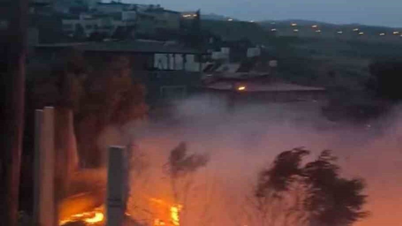 İskenderun Buluttepe Mahallesi'nde otluk yangını ekiplerin hızlı müdahalesiyle söndürüldü