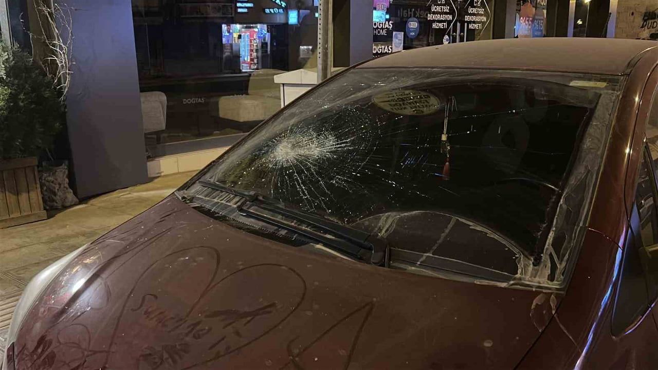 İskenderun'da 6 araç ve 4 iş yerinin camlarını kıran şahıs tutuklandı
