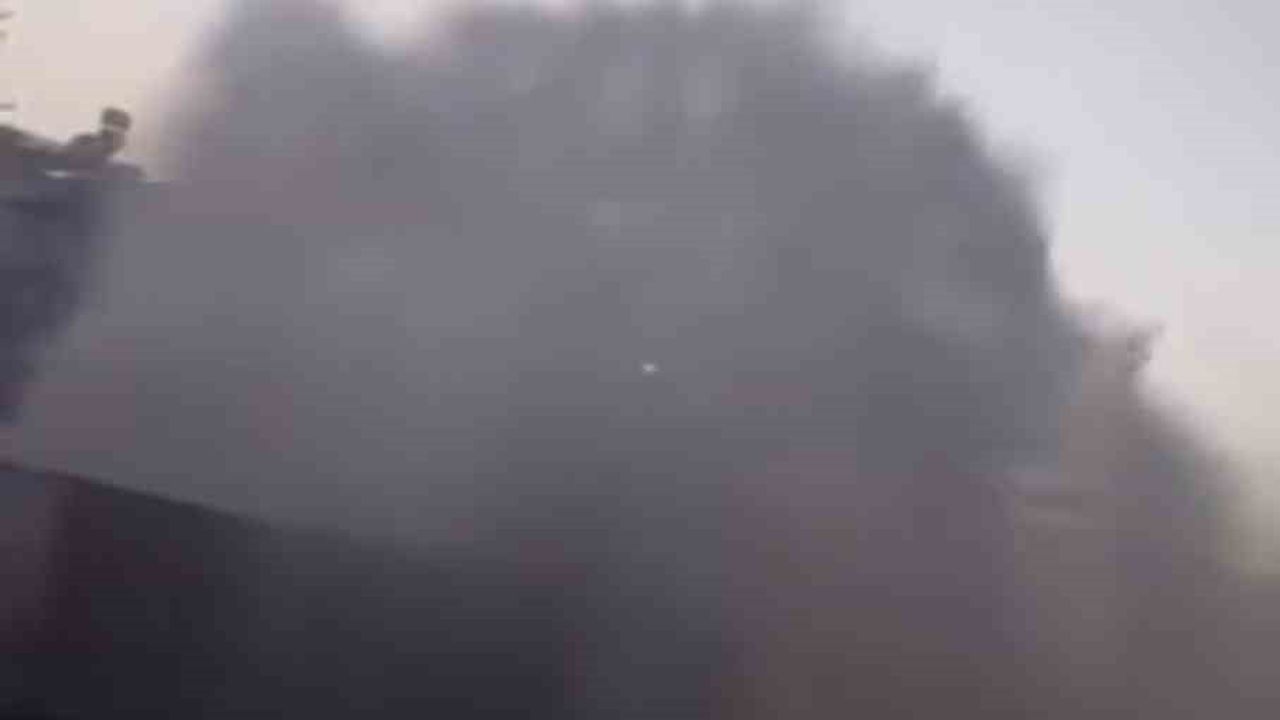 İskenderun'da kanalizasyon çalışmasında ana su hattı patladı; HATSU onarım yapıp suyu yeniden verdi