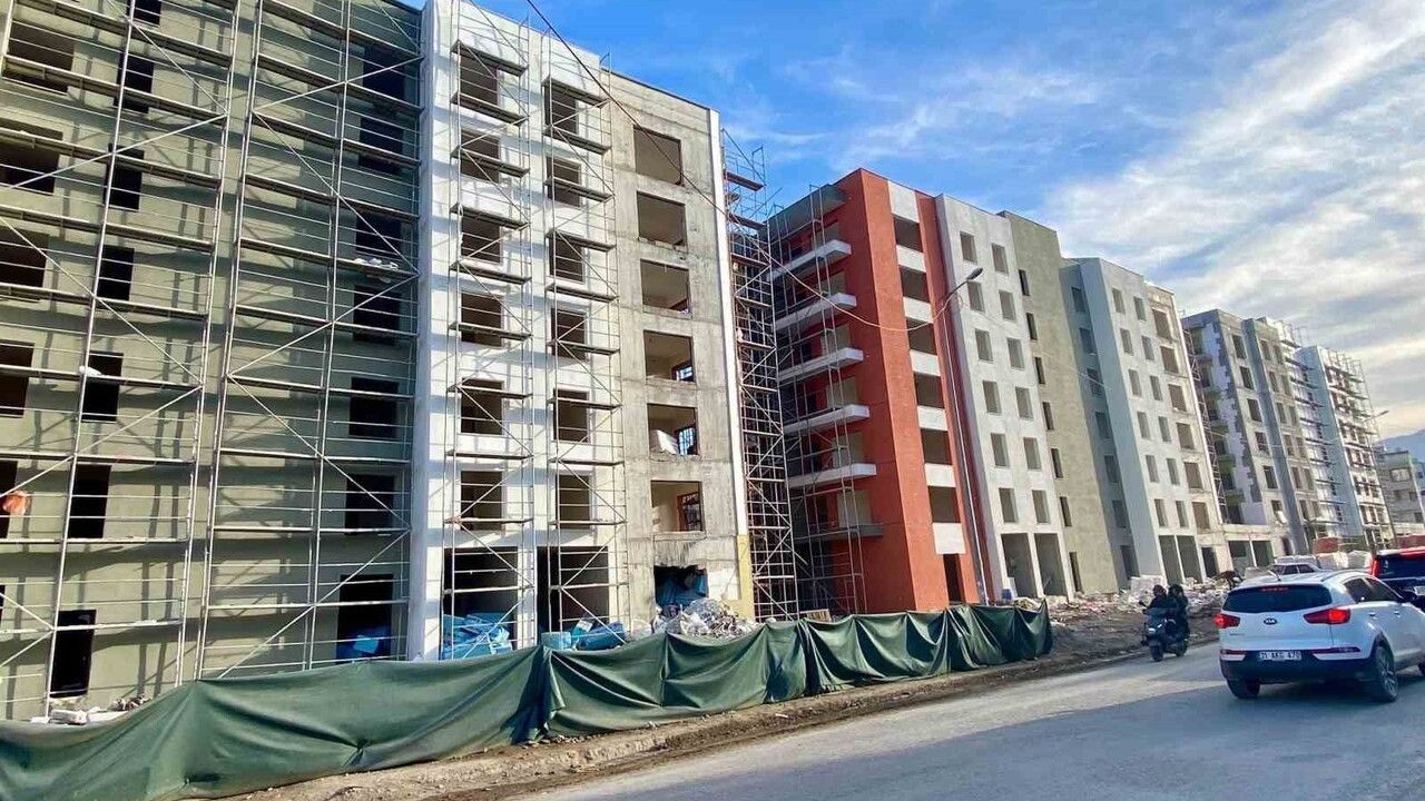 İskenderun kent merkezinde rezerv alanlarda TOKİ inşaatları devam ediyor