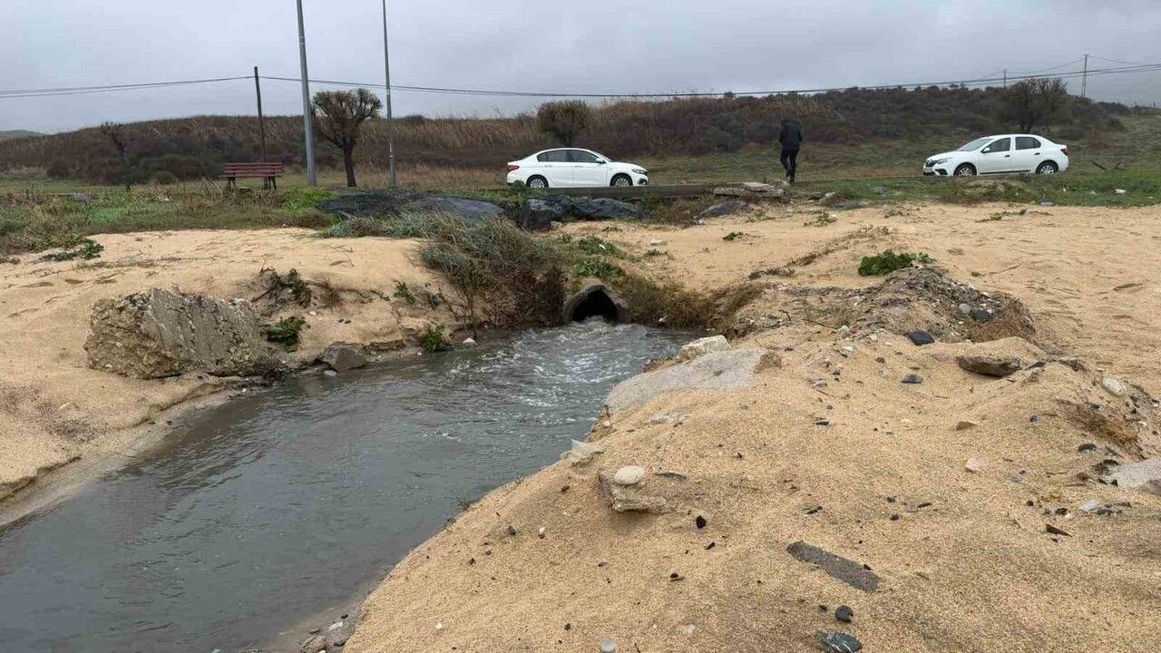 İSKİ Karaburun Atıksu Arıtma Tesisi'nden denize atık su boşaltıldığı görüntülendi